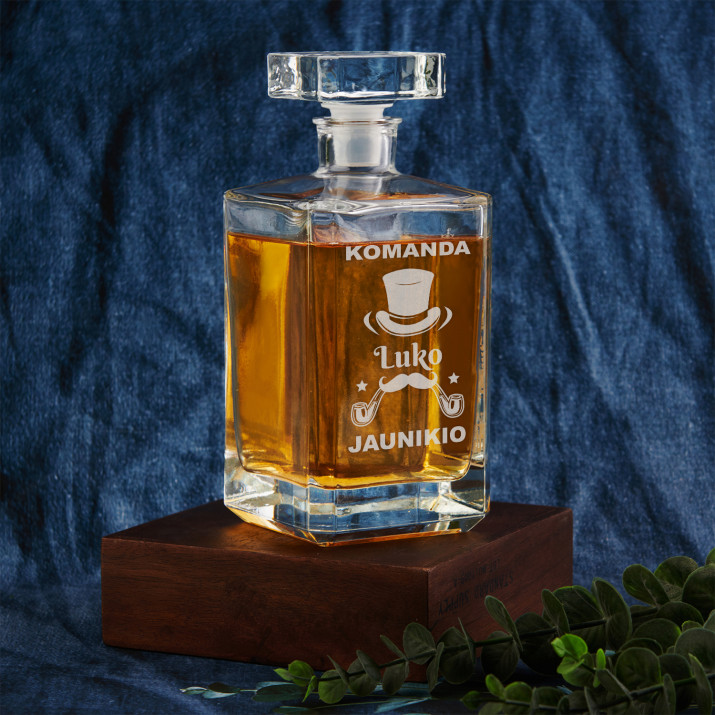 Jaunikio komanda - Graviruotas viskio grafinas 0.7 l