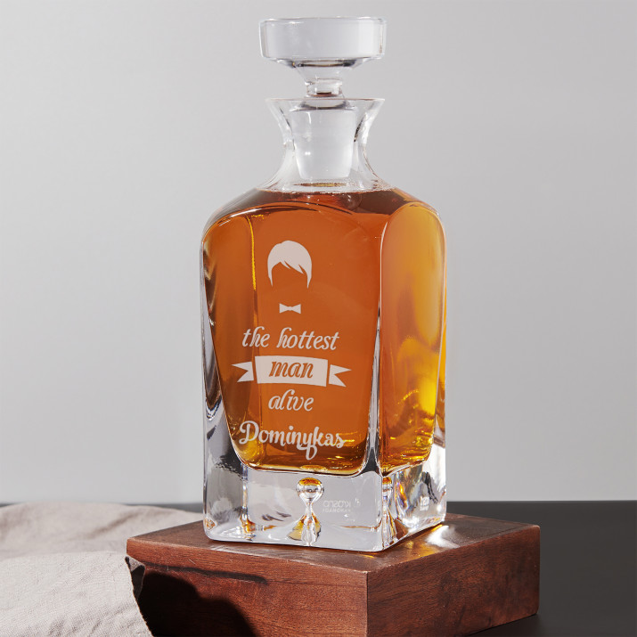 Hottest man - Graviruotas viskio grafinas