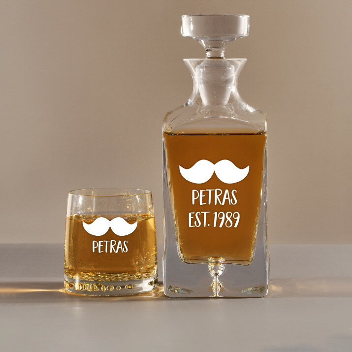 Vardas - Graviruotų grafino ir viskio taurių rinkinys