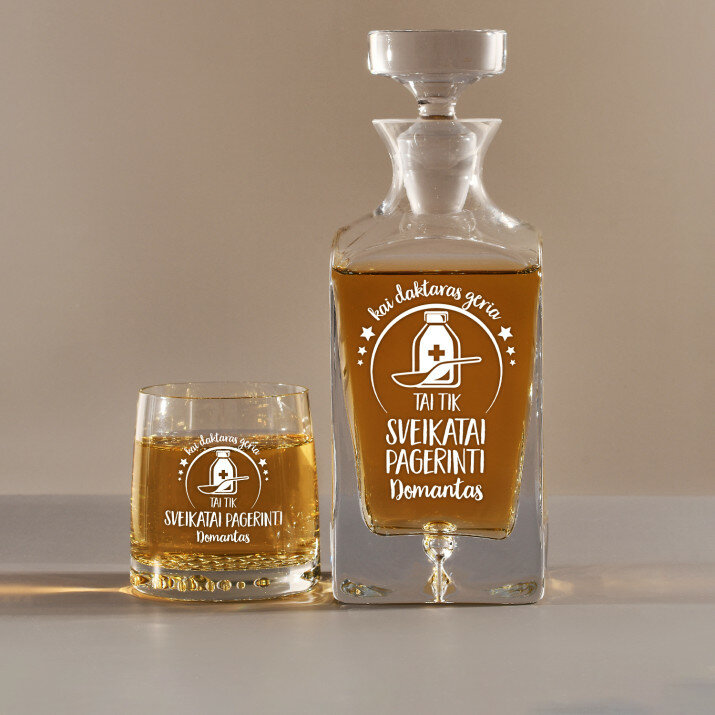 Kai daktaras geria - Graviruotas grafinas ir dvi vyno taurės