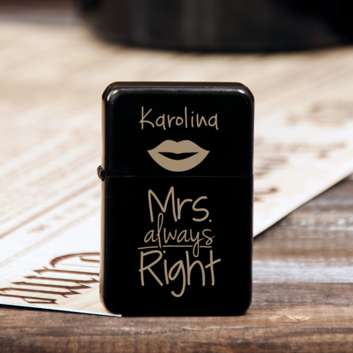 Mrs right - Graviruotas Žiebtuvėlis