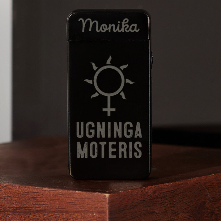 Ugninga moteris - Juodas plazminis žiebtuvėlis