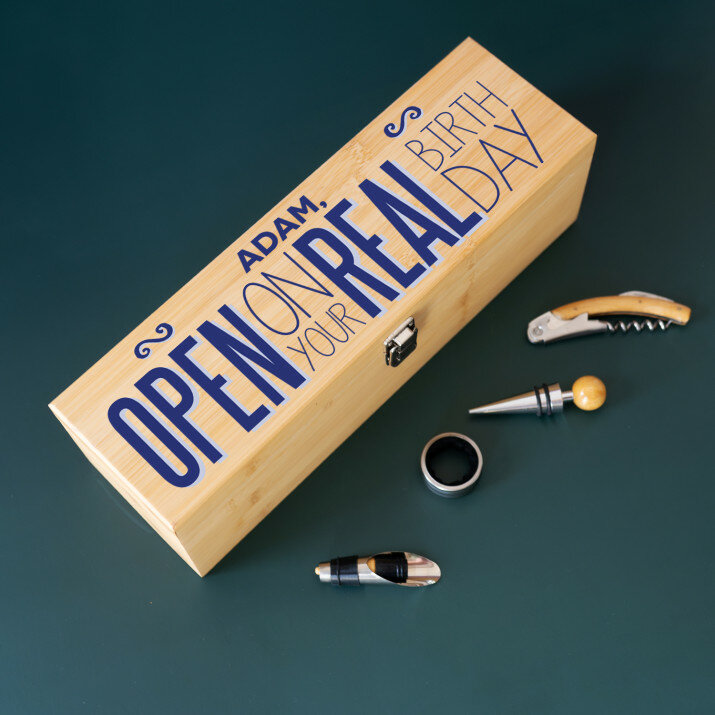 Real birthday - Vyno dėžutė su priedais