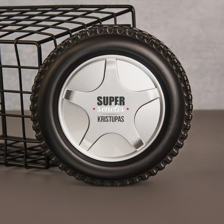 Super senelis - Įrankių automobilio rate